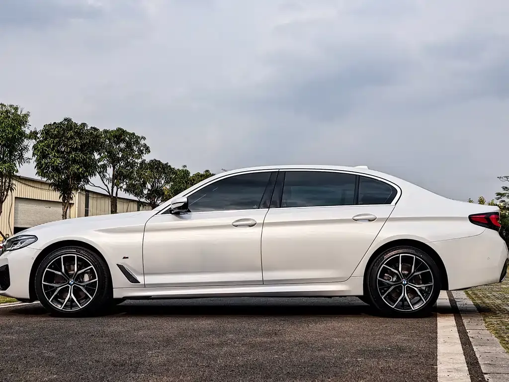 BMW 5 Series — фото 4