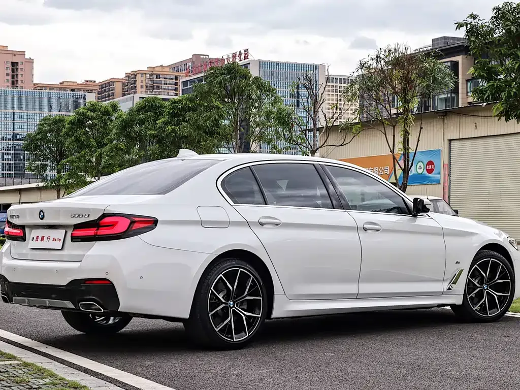 BMW 5 Series — фото 7