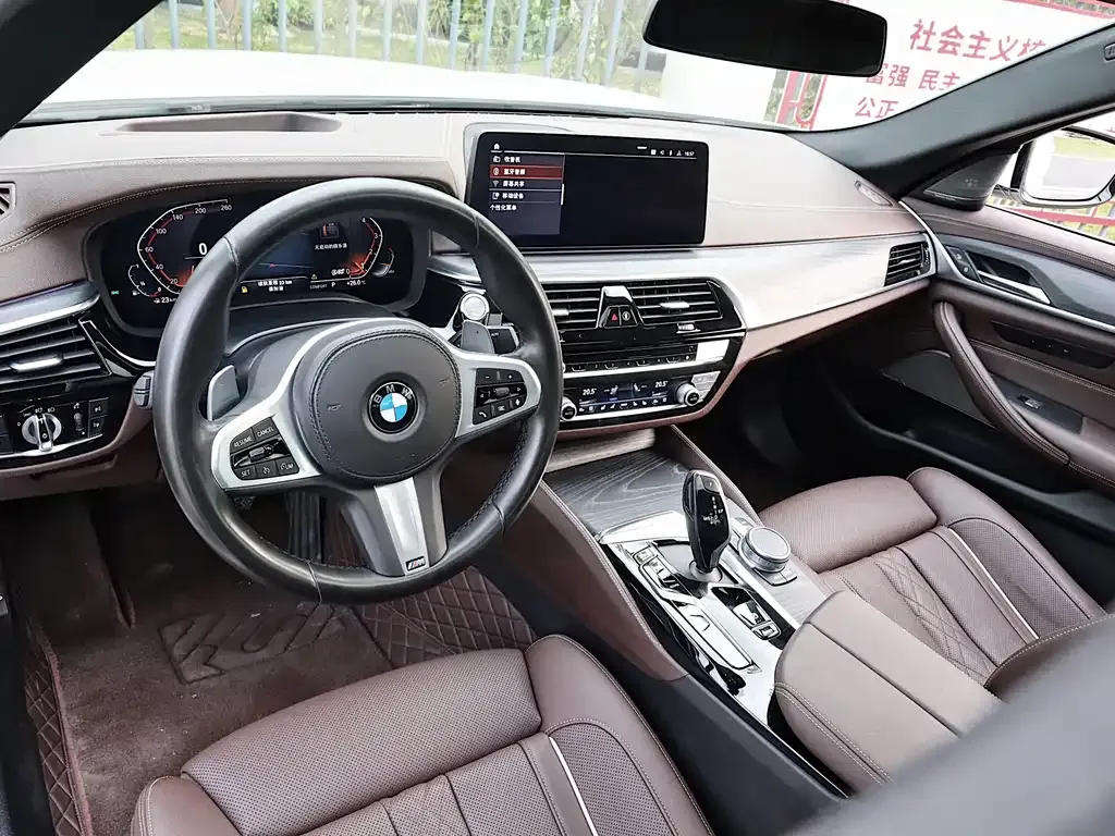 BMW 5 Series — фото 10