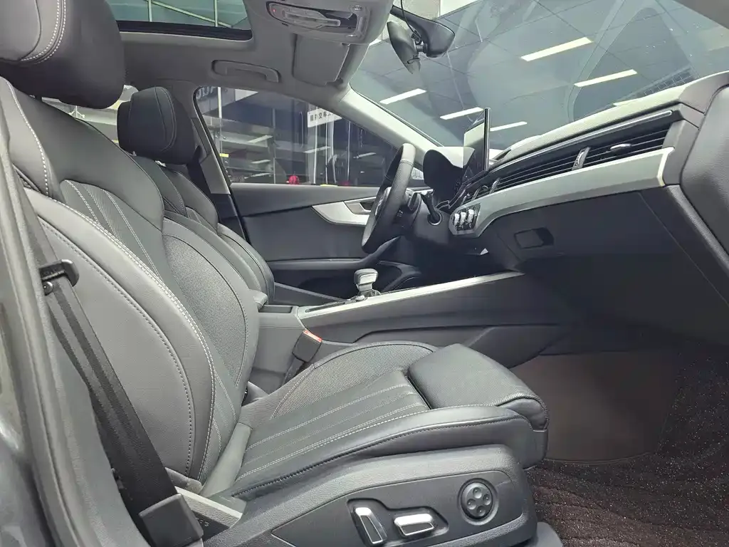 Audi A4L 2024 из CN, фото 8