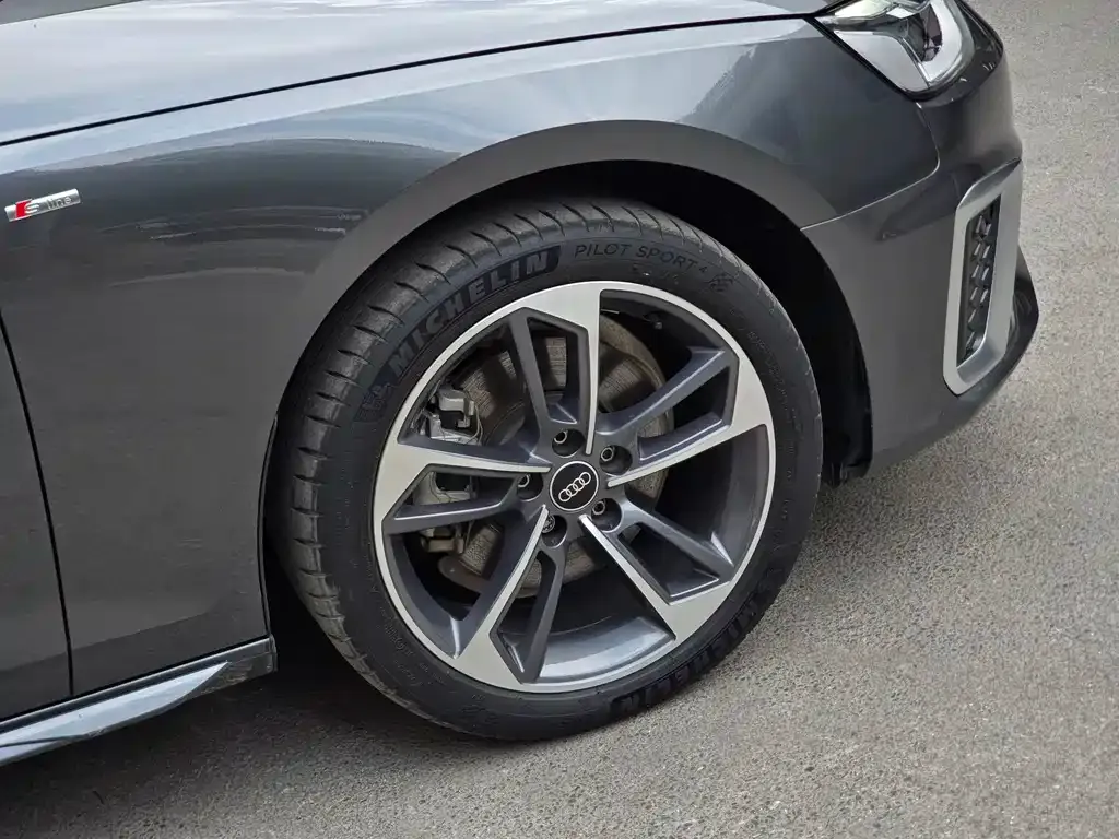 Audi A4L 2024 из CN, фото 10