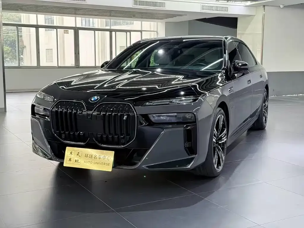 BMW i7