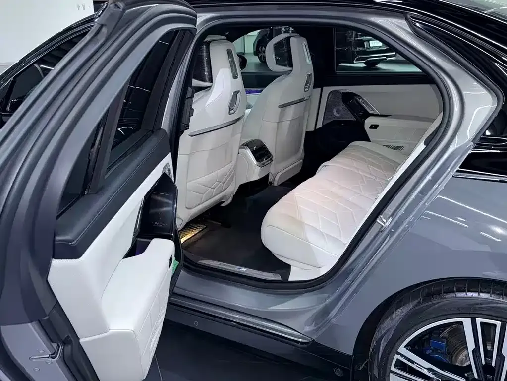 BMW i7 2023 из CN, фото 3