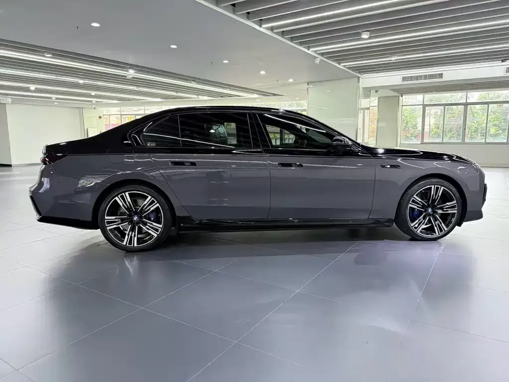 BMW i7 2023 из CN, фото 9