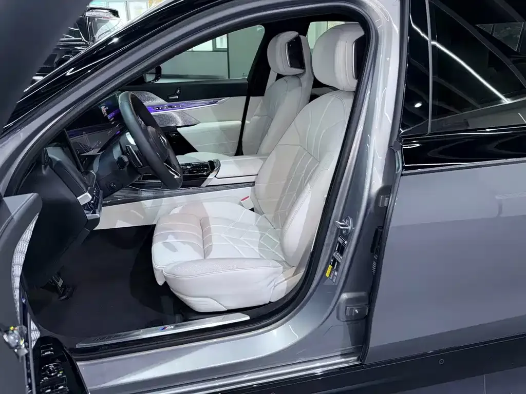 BMW i7 2023 из CN, фото 4