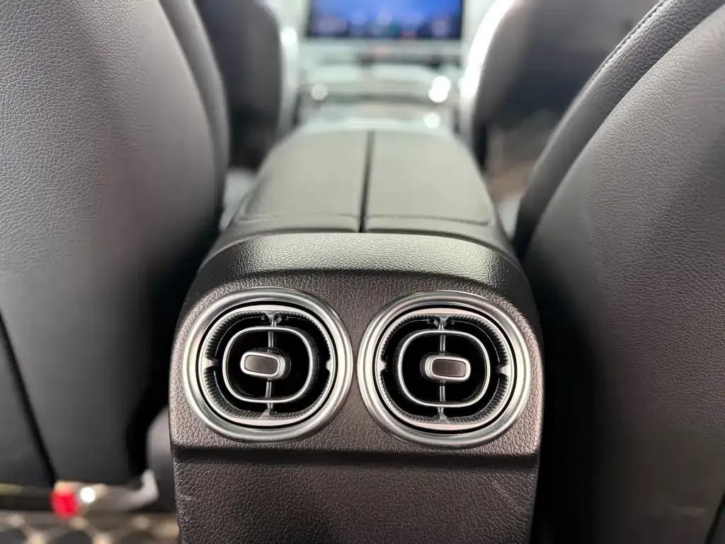 Mercedes-Benz C-Class 2024 из CN, фото 10