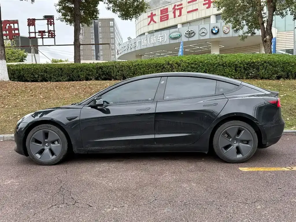 Tesla Model 3 — фото 9