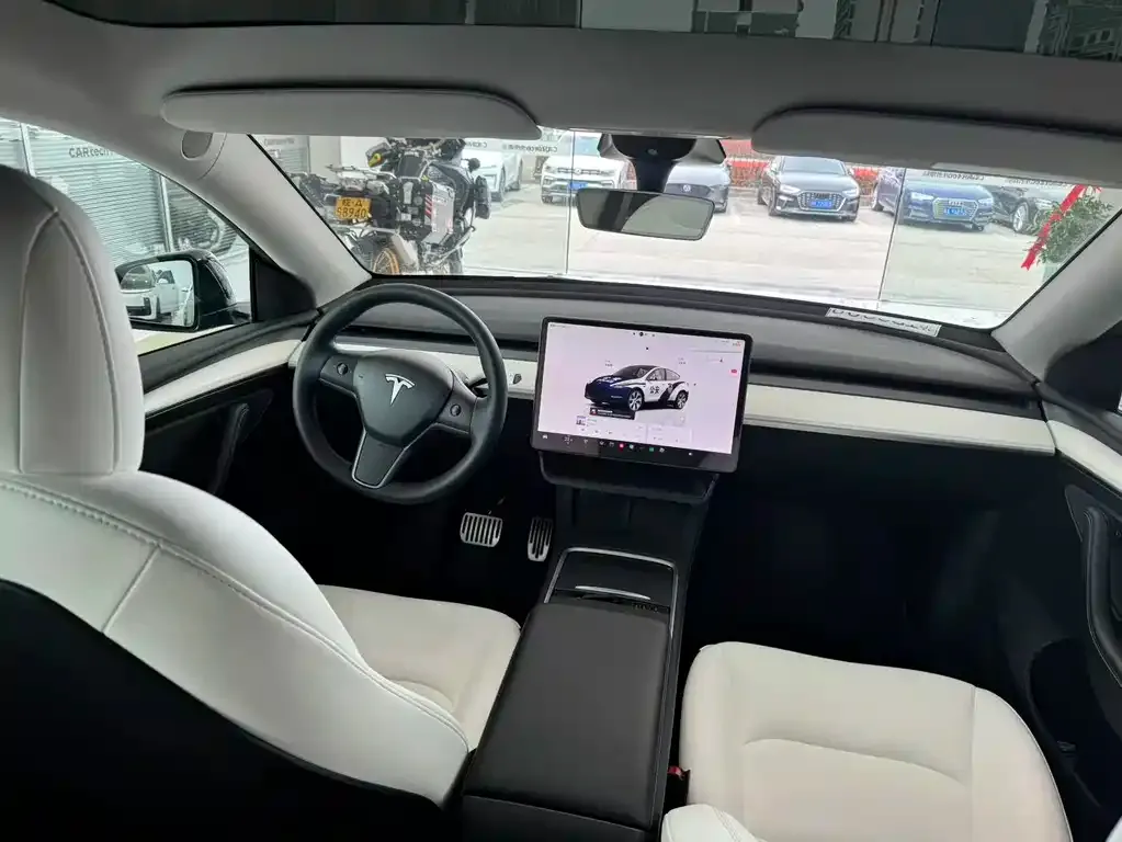 Tesla Model Y — фото 7