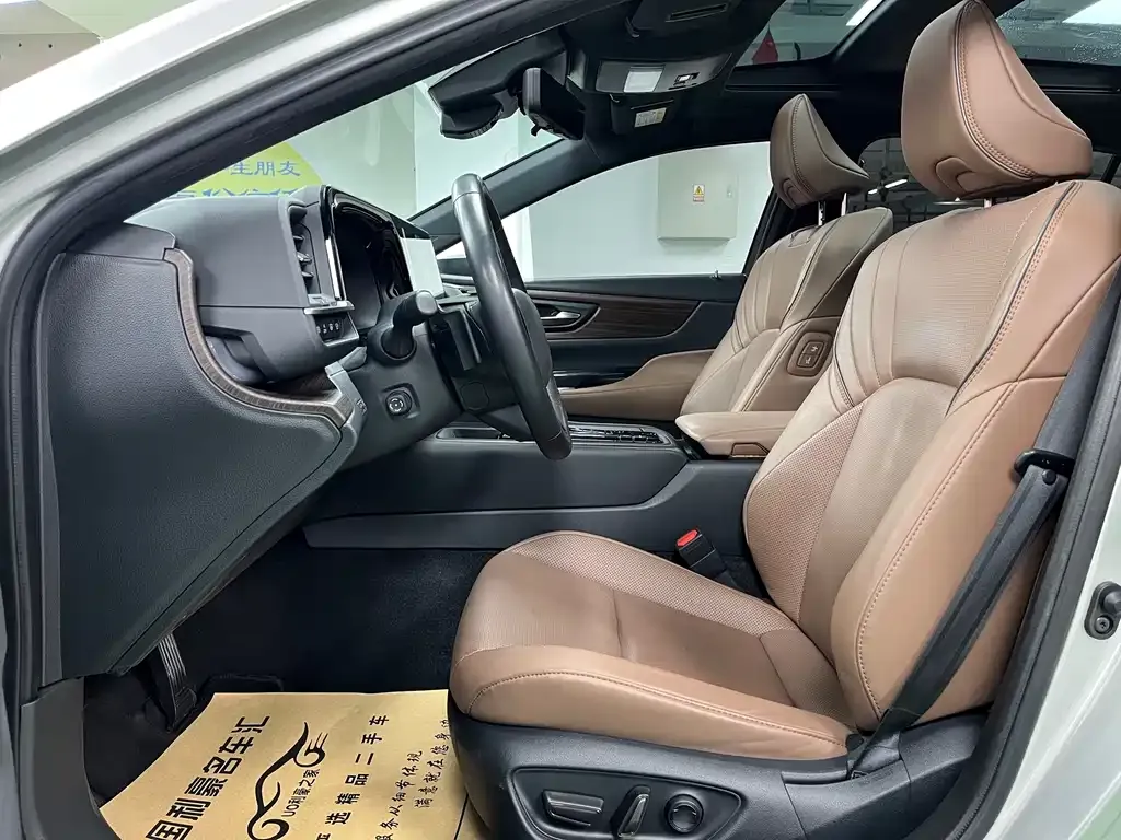 Toyota Crown (Import) 2024 из CN, фото 8