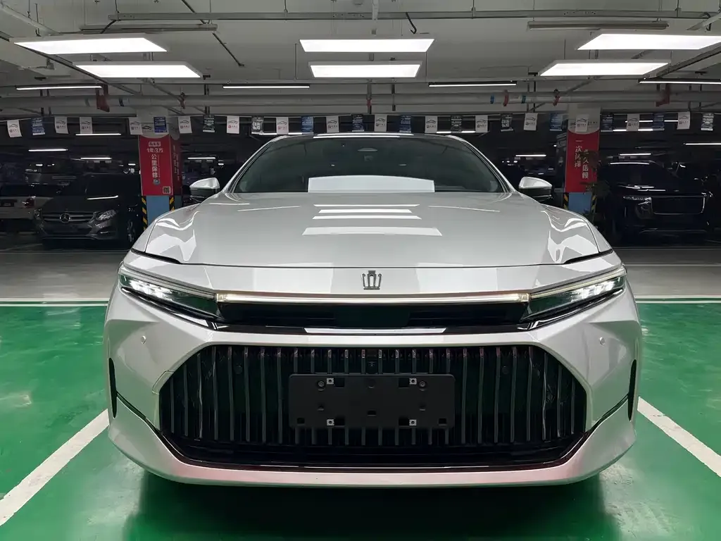 Toyota Crown (Import) 2024 из CN, фото 2