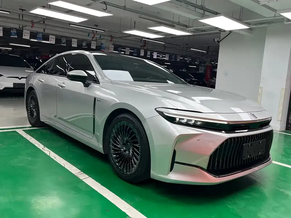Toyota Crown (Import) 2024 из CN, фото 6