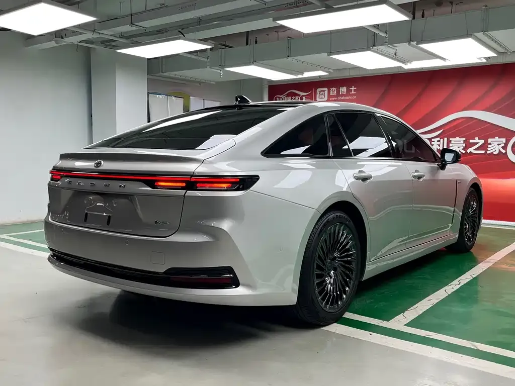 Toyota Crown (Import) 2024 из CN, фото 7