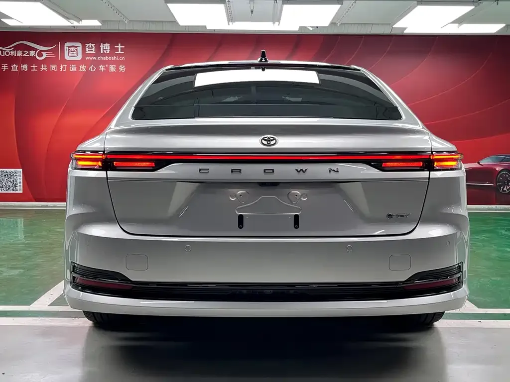 Toyota Crown (Import) 2024 из CN, фото 5