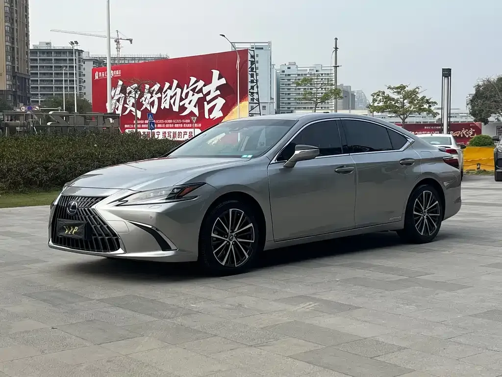 Lexus ES — фото 1