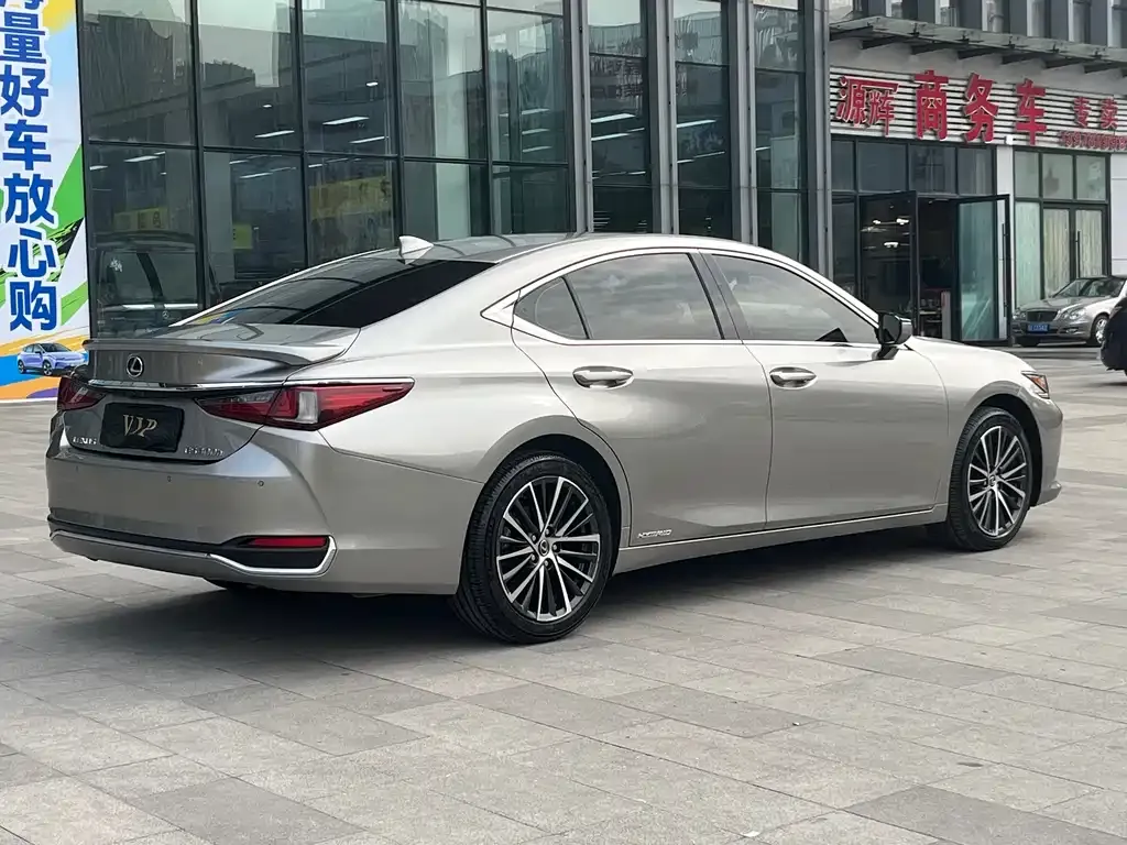 Lexus ES — фото 10