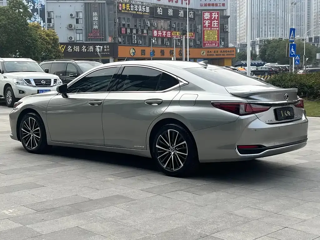 Lexus ES — фото 7