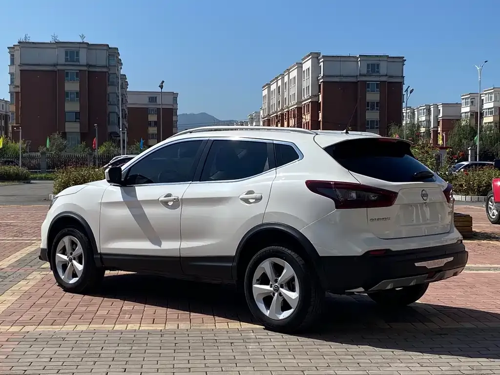 Nissan Qashqai — фото 8