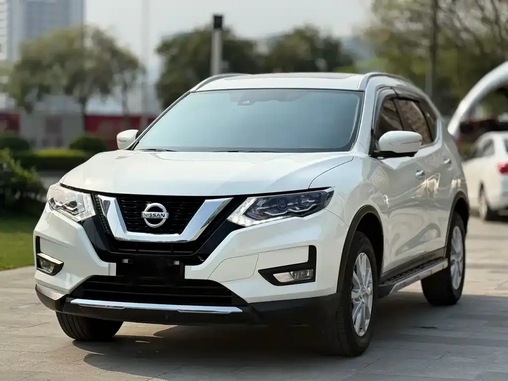 Nissan X-Trail — фото 1