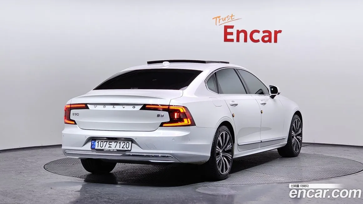 Volvo S90 2024 из KR, фото 2