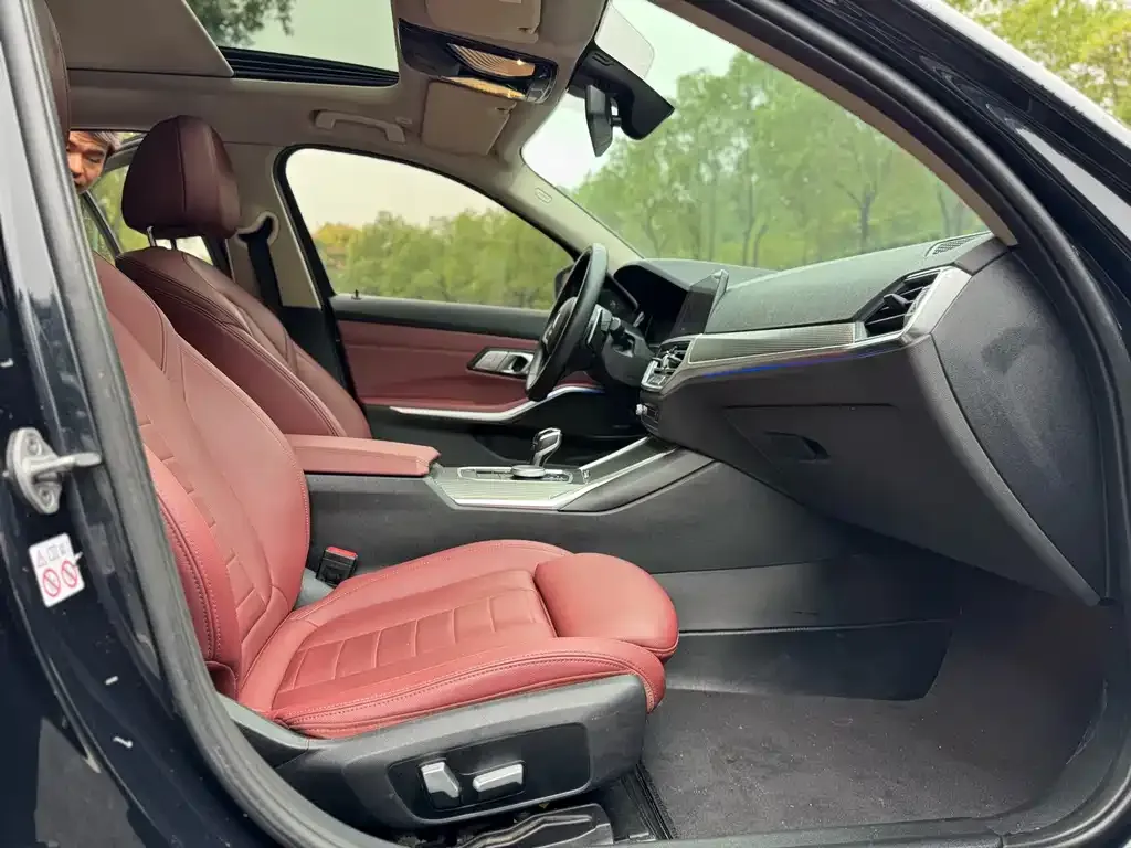 BMW 3 Series 2021 из CN, фото 3