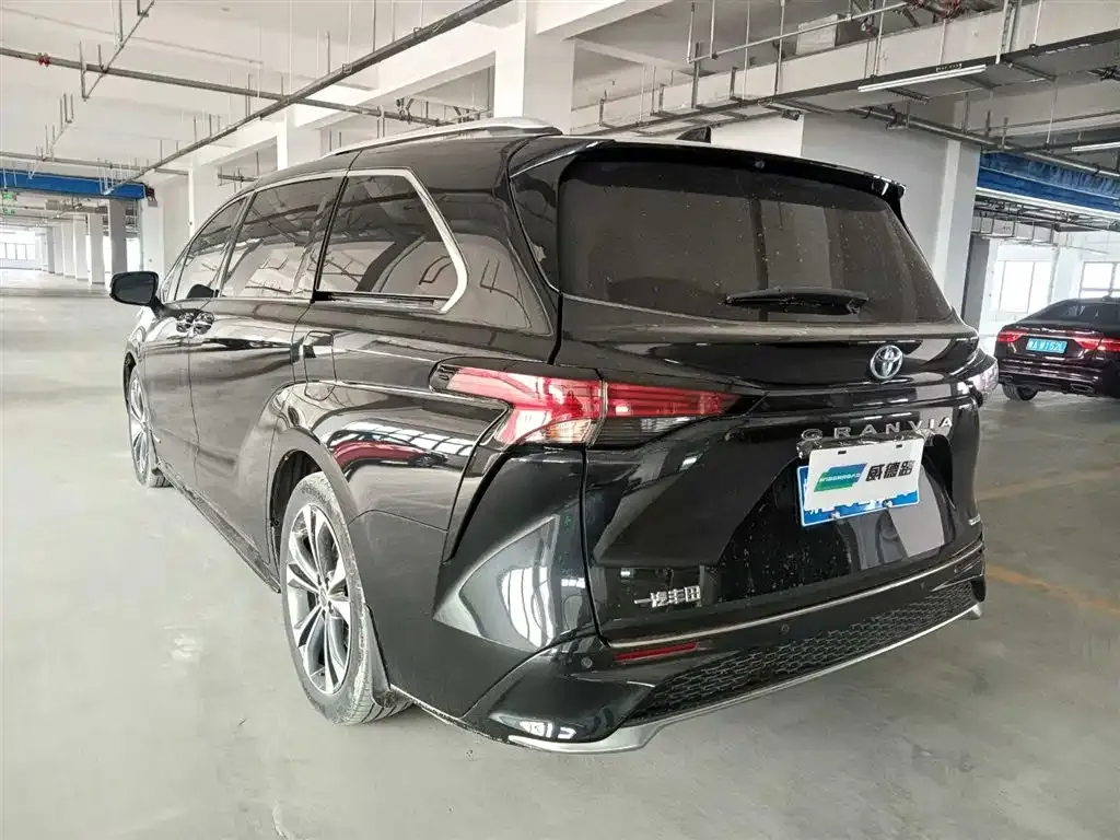 Toyota Granvia 2023 из CN, фото 3