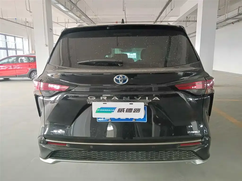 Toyota Granvia 2023 из CN, фото 4