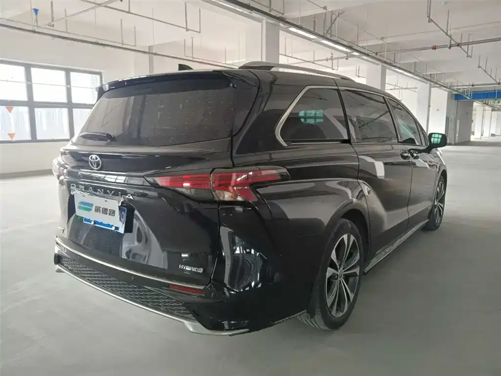 Toyota Granvia 2023 из CN, фото 2