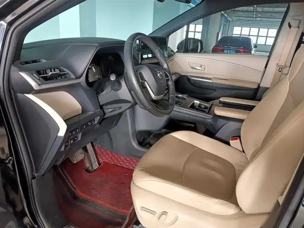 Toyota Granvia 2023 из CN, фото 9