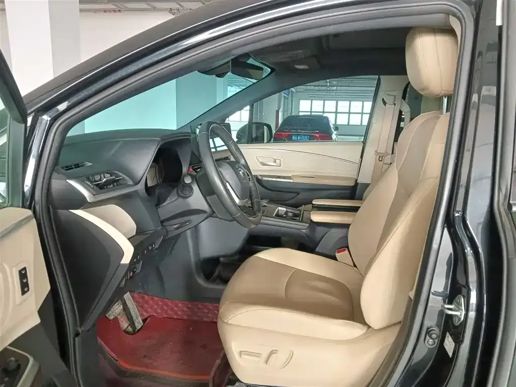 Toyota Granvia 2023 из CN, фото 7