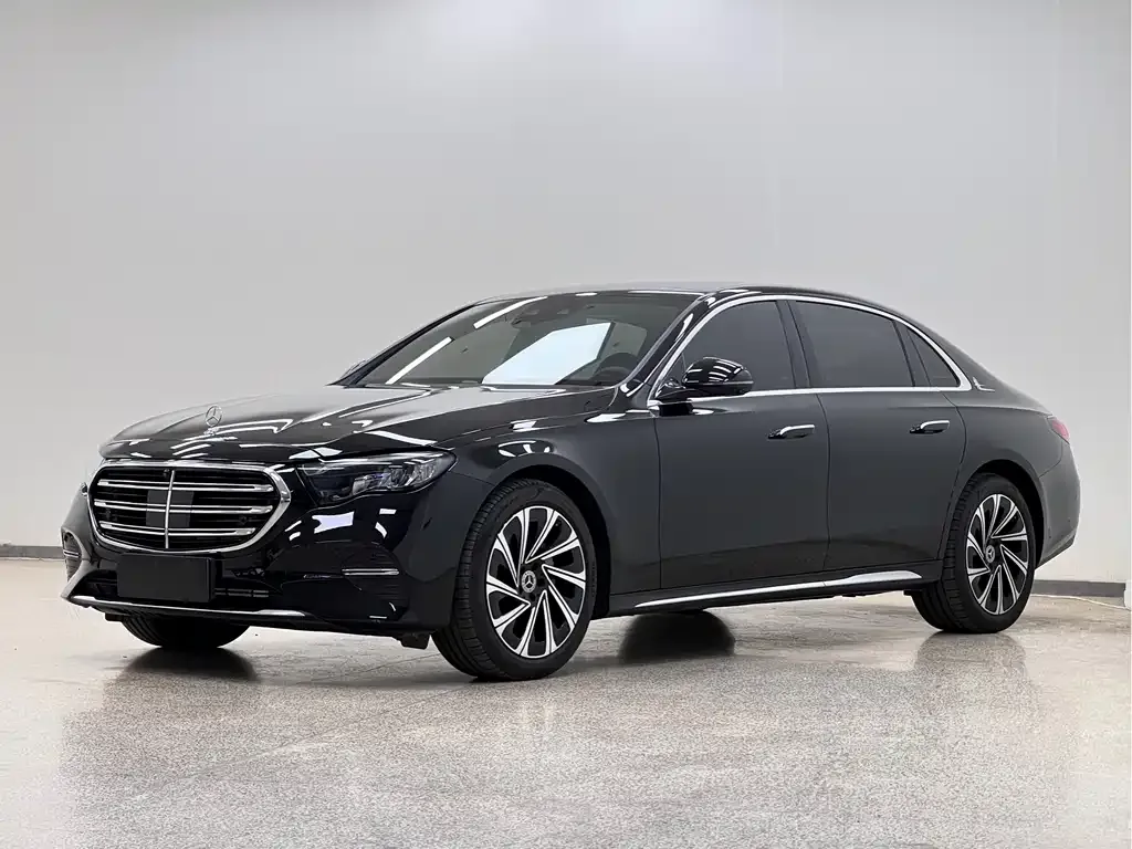 Mercedes-Benz E-Class — фото 1