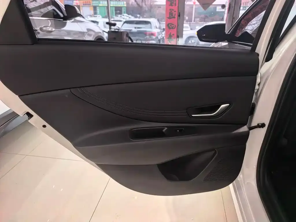 Hyundai Elantra — фото 4