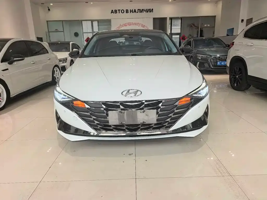 Hyundai Elantra — фото 3