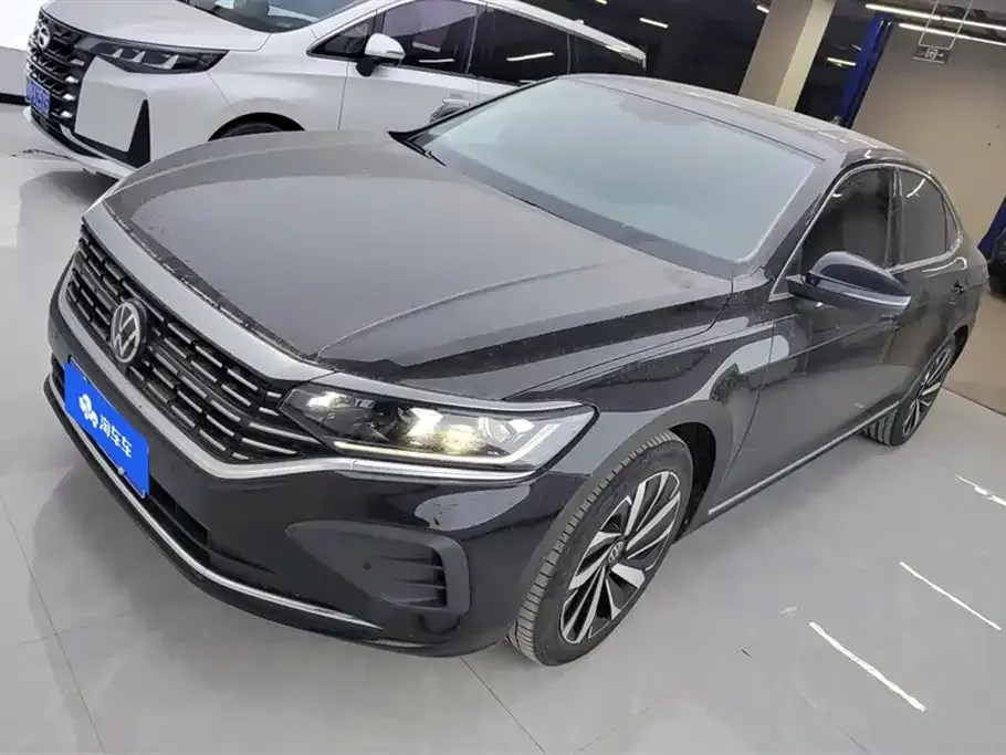Volkswagen Passat — фото 1