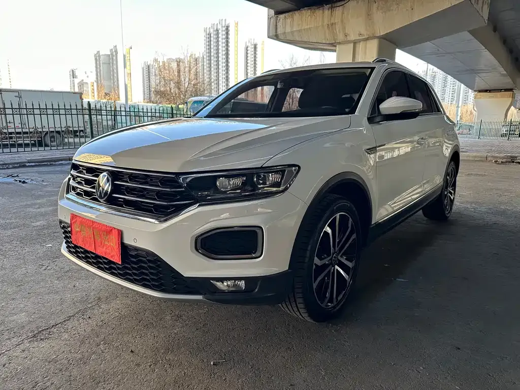 Volkswagen T-Roc — фото 1