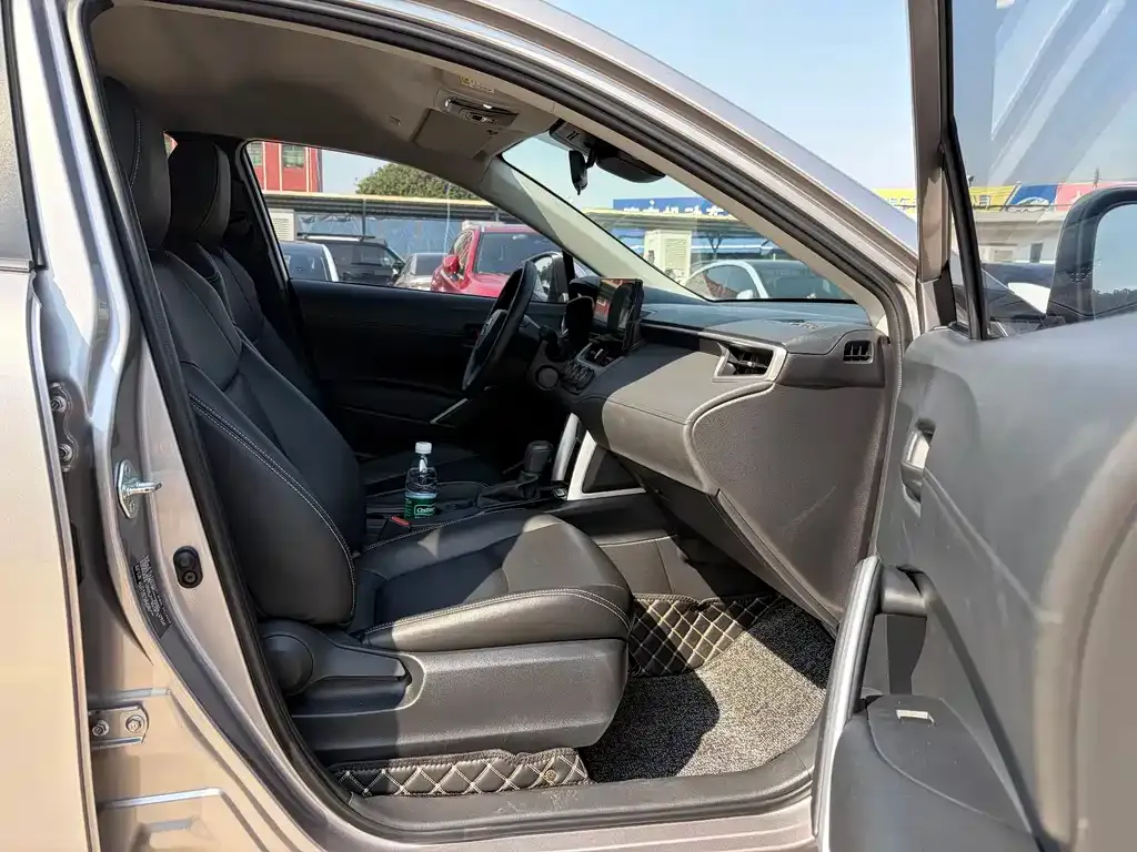 Toyota Corolla Cross 2024 из CN, фото 6