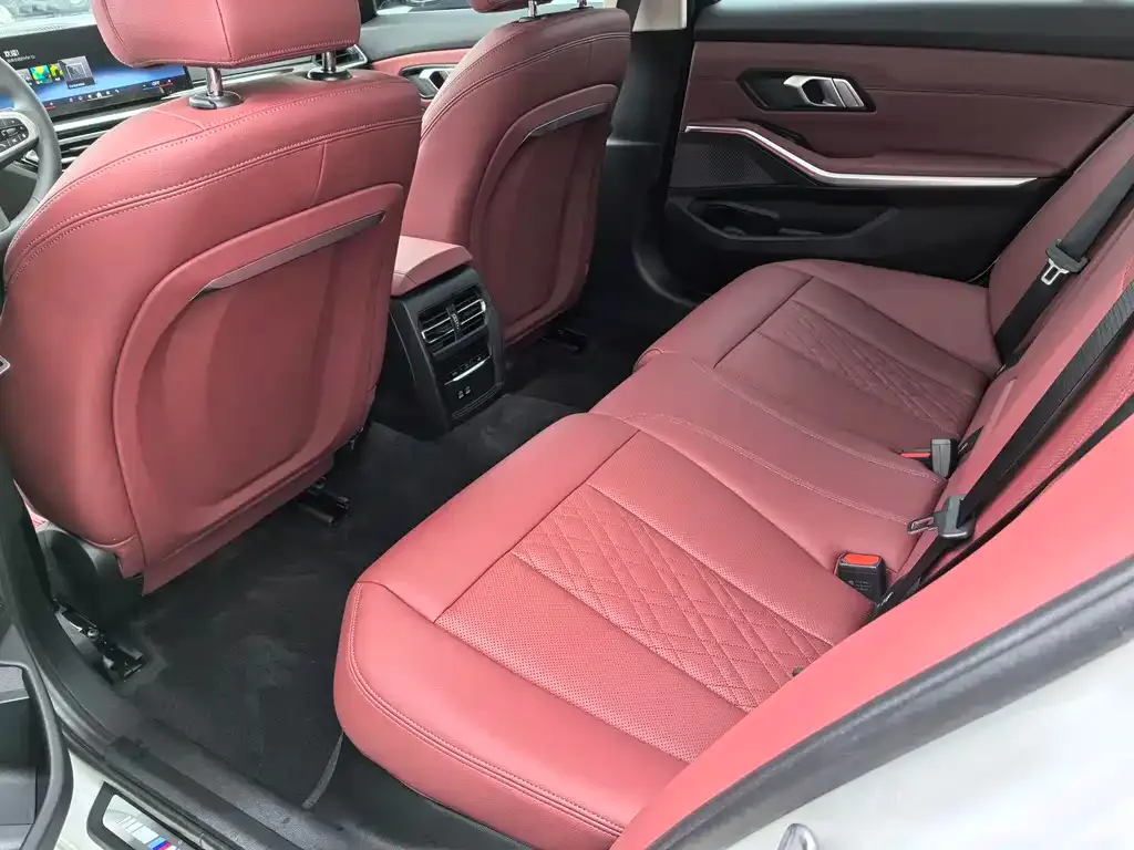 BMW 3 Series 2024 из CN, фото 10