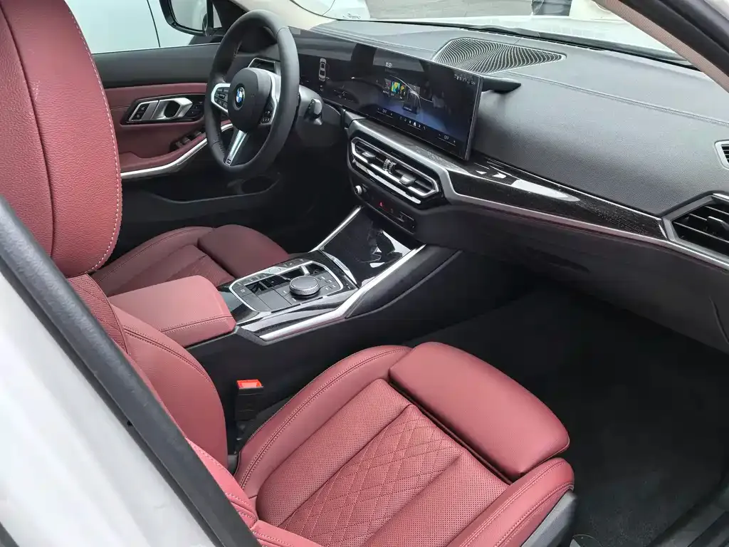BMW 3 Series 2024 из CN, фото 2
