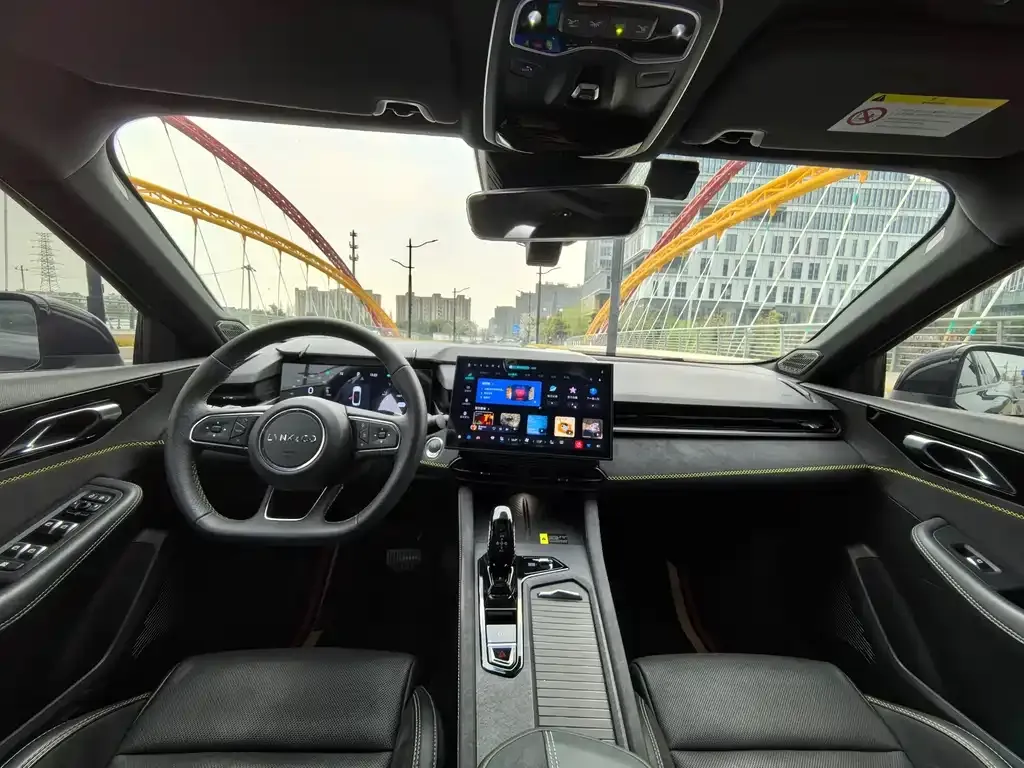 Lynk & Co 03 2024 из CN, фото 10