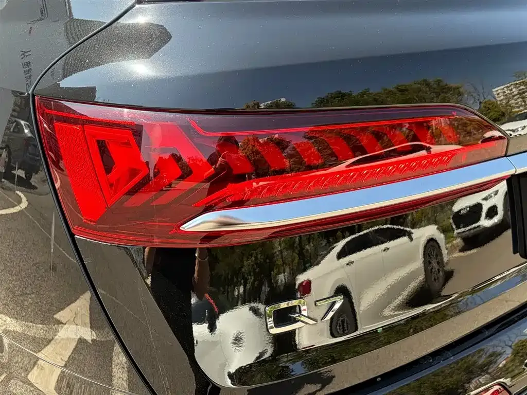 Audi Q7 2024 из CN, фото 6
