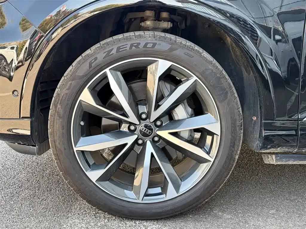 Audi Q7 2024 из CN, фото 10