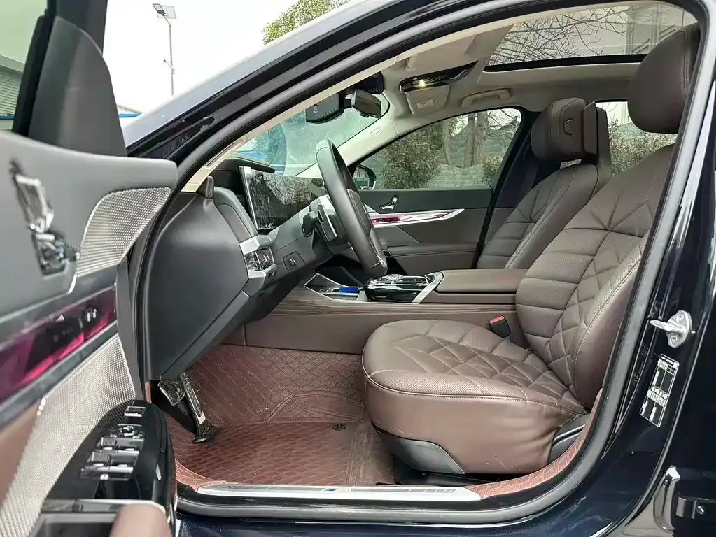 BMW 7 Series 2025 из CN, фото 6