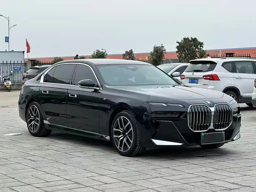 BMW 7 Series 2025 из CN, фото 10