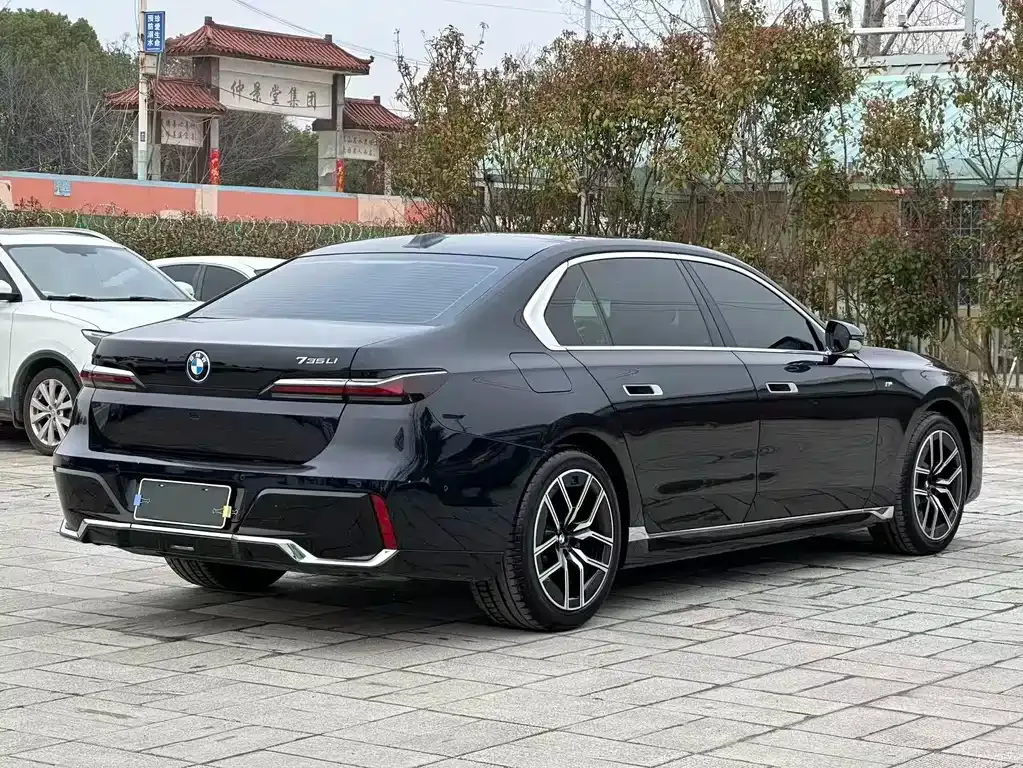 BMW 7 Series 2025 из CN, фото 7