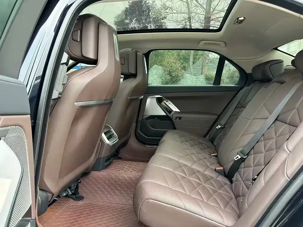 BMW 7 Series 2025 из CN, фото 5