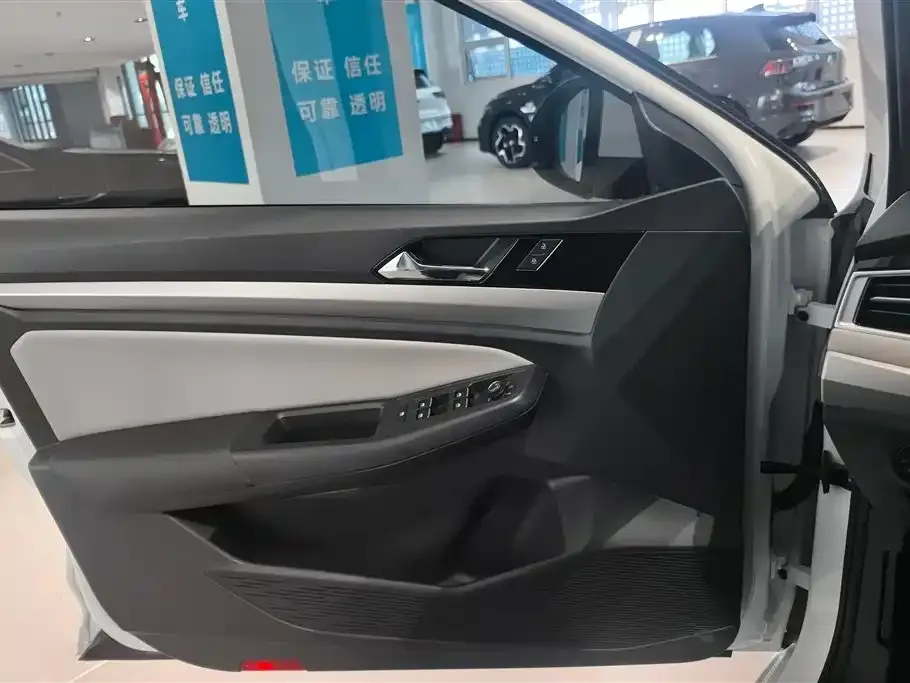 Volkswagen Bora 2024 из CN, фото 10