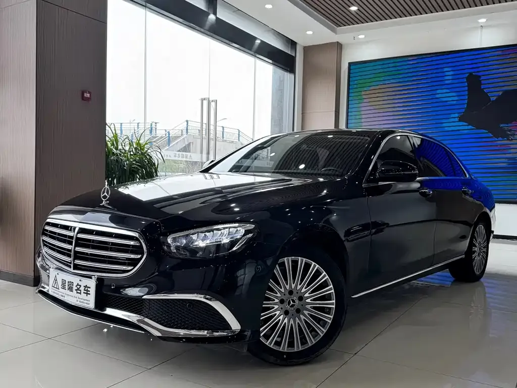 Mercedes-Benz E-Class — фото 1