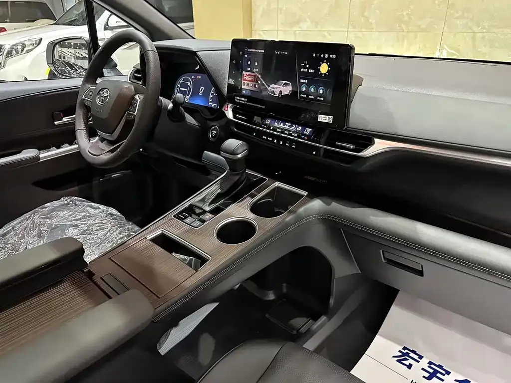 Toyota Granvia 2025 из CN, фото 3