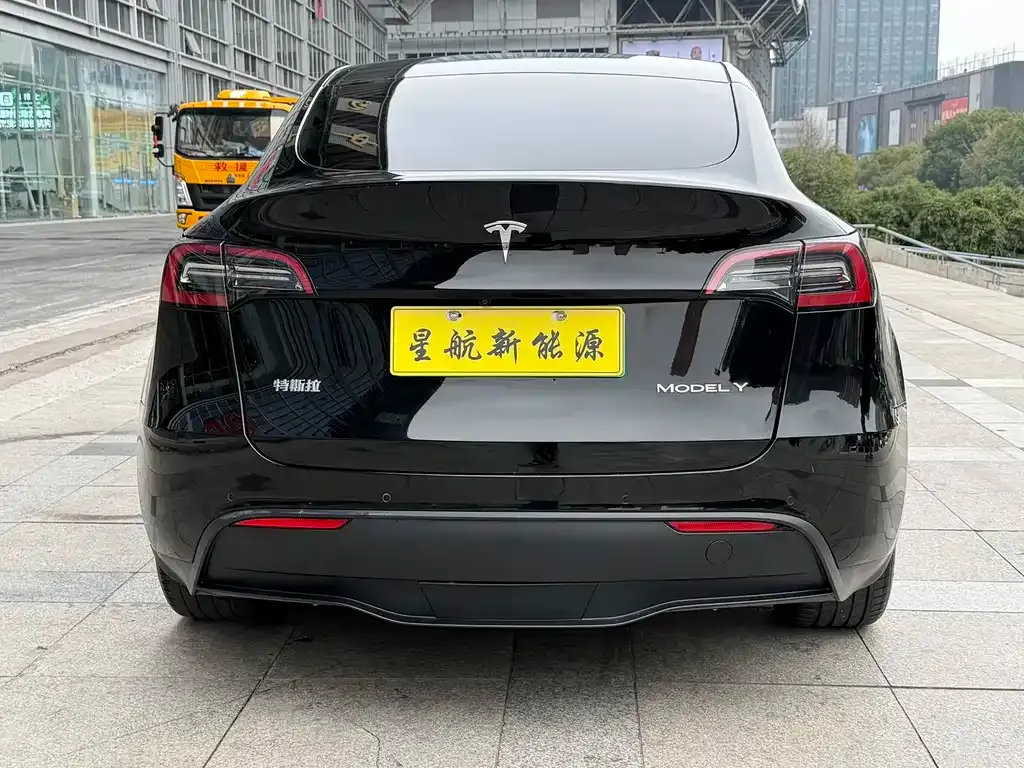Tesla Model Y — фото 7