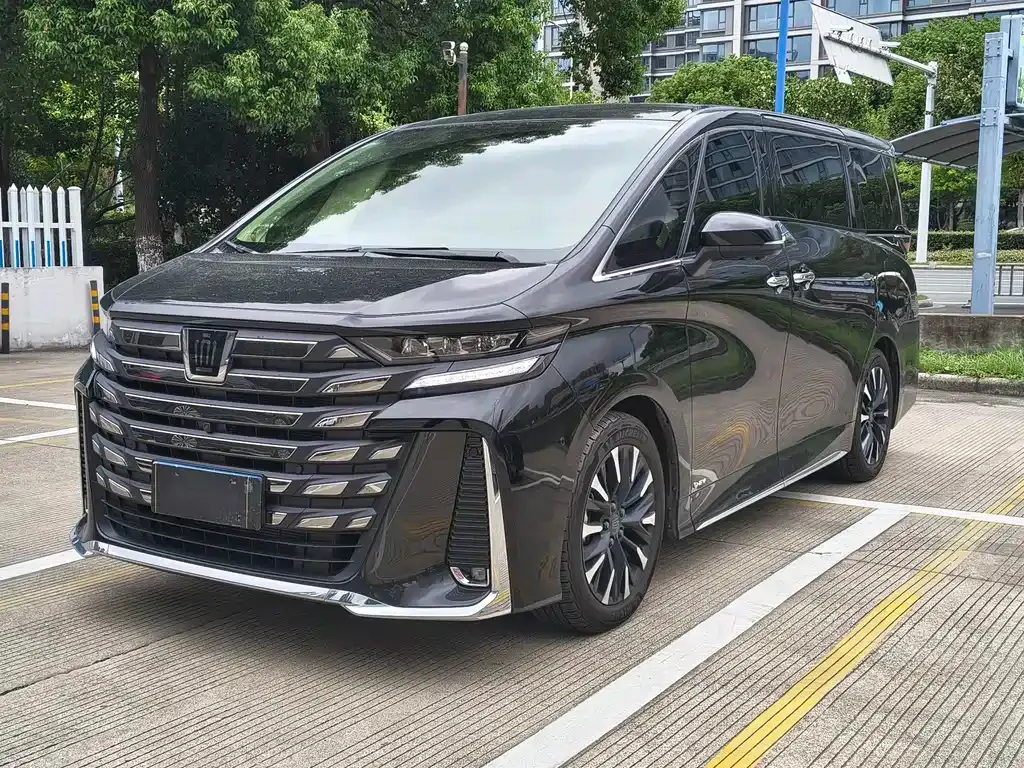 Toyota Vellfire — фото 1
