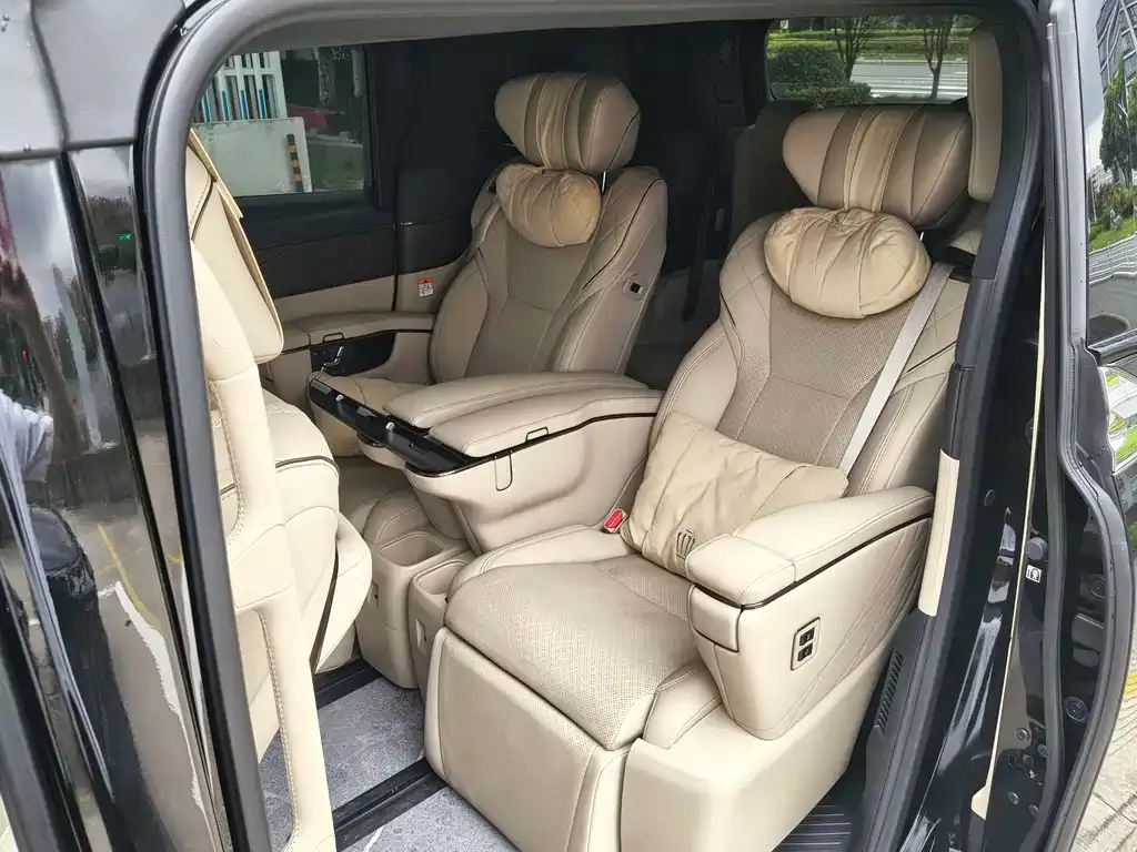 Toyota Vellfire — фото 2